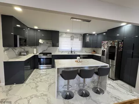30 E Pine St, Woodbridge Twp, NJ 07067