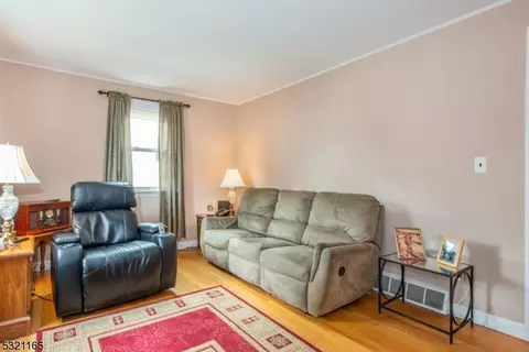 9 Ideal Ct, Nutley, NJ 07110 photo 5