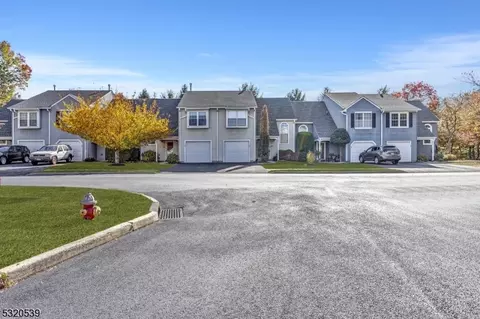 288 Michael J Smith Ct, Franklin Twp, NJ 08873