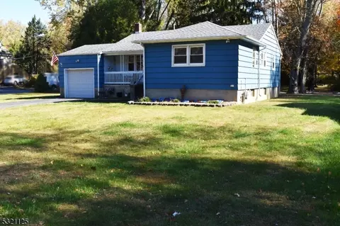66 De Hart St, Lincoln Park, NJ 07035