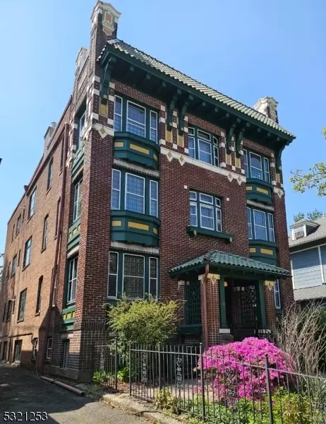 30 The Cres #C4, Montclair, NJ 07042