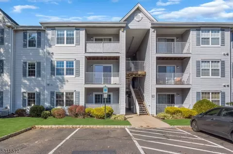 611 Stratford Pl, Bound Brook, NJ 08805
