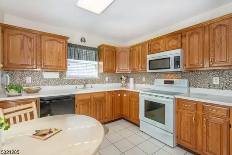 136 Potomac Dr, Basking Ridge, NJ 07920 photo 12