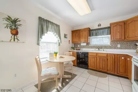 136 Potomac Dr, Basking Ridge, NJ 07920 photo 11