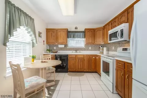 136 Potomac Dr, Basking Ridge, NJ 07920 photo 14