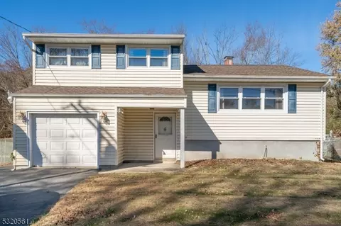 19 Alden Ter, Mount Olive, NJ 07836