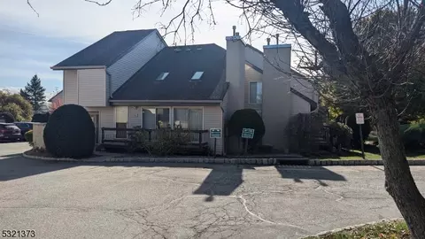 96 Kelly Dr, Edison, NJ 08820