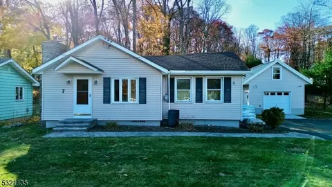 7 Shawnee Pkwy, Wharton, NJ 07885