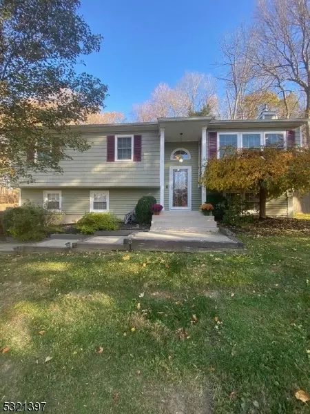 26 Tallahatchie Dr, Sussex, NJ 07461