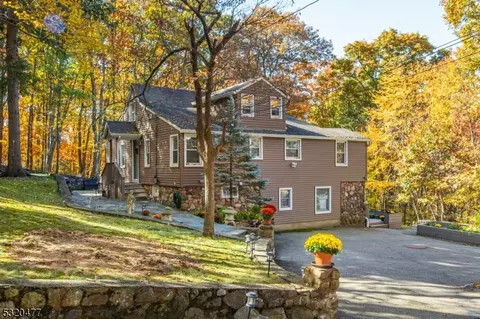 47 Cliff Trl, Kinnelon, NJ 07405