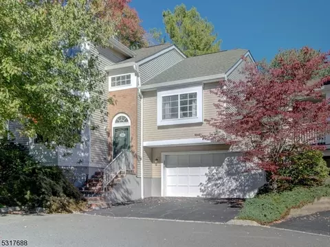 18 Fernwood Ter, Long Hill, NJ 07933