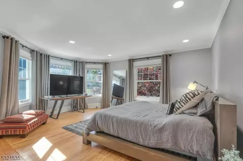 39 Lloyd Rd, Montclair, NJ 07042 photo 27