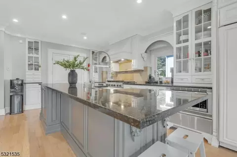 39 Lloyd Rd, Montclair, NJ 07042 photo 21