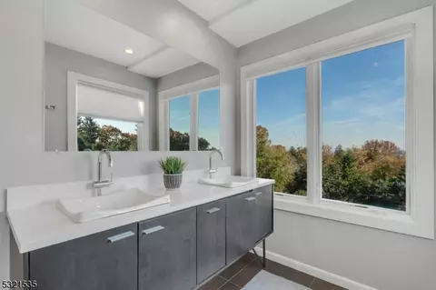 39 Lloyd Rd, Montclair, NJ 07042 photo 29