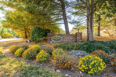 104 Crabapple Ln, Franklin Park, NJ 08823