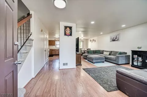 602 Maplecrest Rd, Edison, NJ 08820 photo 12