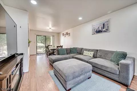 602 Maplecrest Rd, Edison, NJ 08820 photo 13