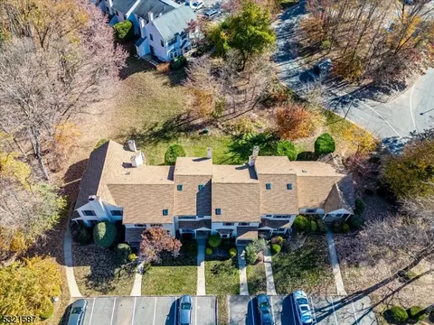 602 Maplecrest Rd, Edison, NJ 08820 photo 6
