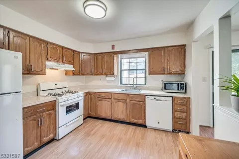 602 Maplecrest Rd, Edison, NJ 08820 photo 24