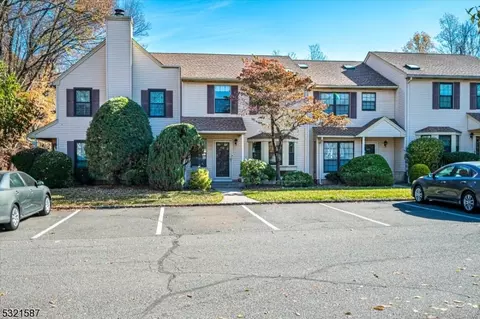 602 Maplecrest Rd, Edison, NJ 08820