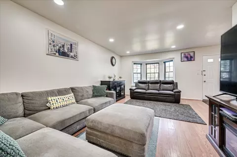 602 Maplecrest Rd, Edison, NJ 08820 photo 15