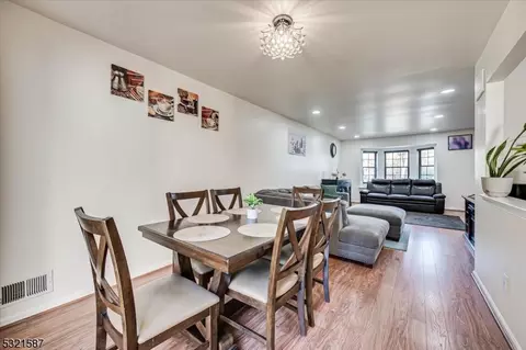 602 Maplecrest Rd, Edison, NJ 08820 photo 18