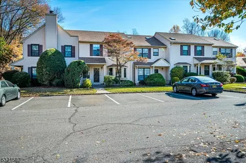 602 Maplecrest Rd, Edison, NJ 08820 photo 3