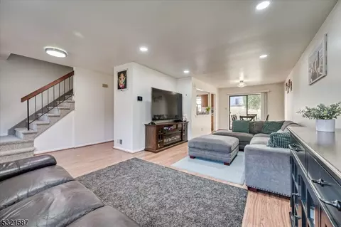 602 Maplecrest Rd, Edison, NJ 08820 photo 16