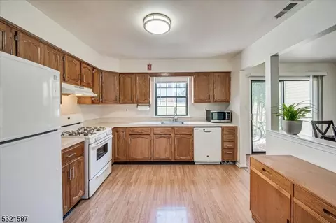 602 Maplecrest Rd, Edison, NJ 08820 photo 23
