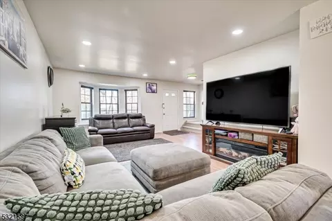 602 Maplecrest Rd, Edison, NJ 08820 photo 14