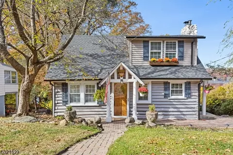 200 Springbrook Trl, Sparta, NJ 07871