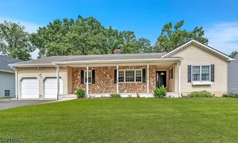 21 Mcfadden Dr, Monroe Township, NJ 08831