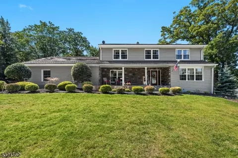 12 Westview Ct, Cedar Grove, NJ 07009