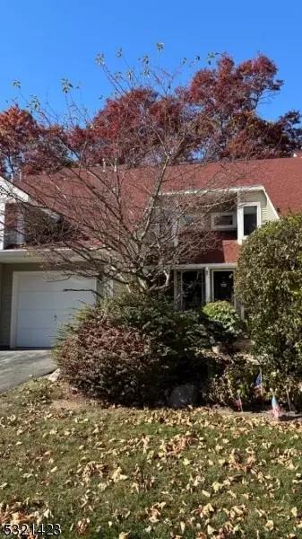 9 Pine Hollow Ct, Oak Ridge, NJ 07438