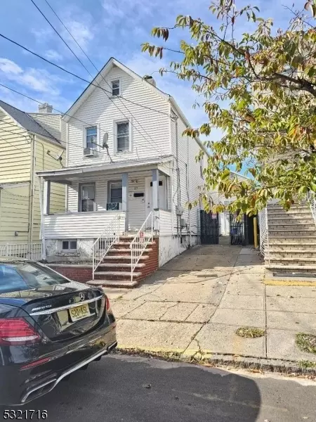 27 Geneva St, Elizabeth City, NJ 07206
