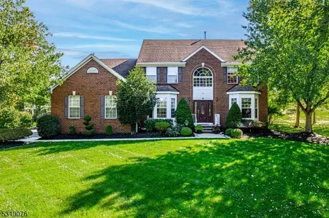 8 Boulder Brook Ct, Montgomery, NJ 08502