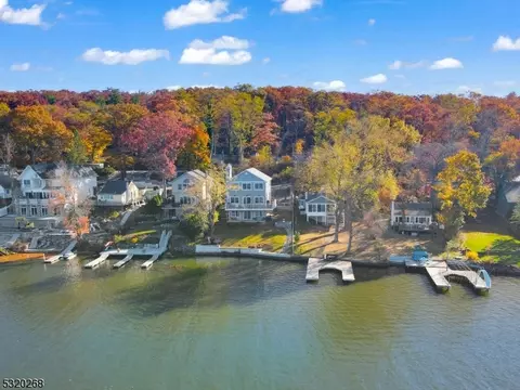 3 Lake Park Ter, West Milford Twp, NJ 07421