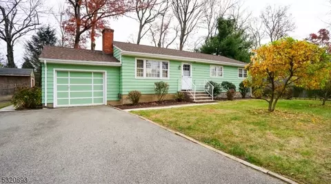 7 Hopi Trl, Jefferson, NJ 07438