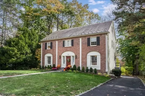 180 Wyoming Ave, Maplewood, NJ 07040
