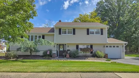 3 Clifford Dr, Wayne, NJ 07470