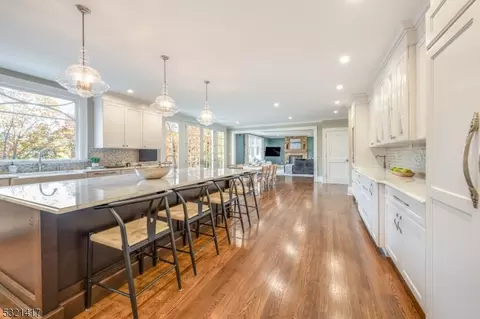 14 White Oak Ridge Ct, Mendham Twp, NJ 07945