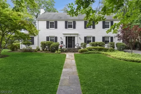18 Greenview Way, Montclair, NJ 07043