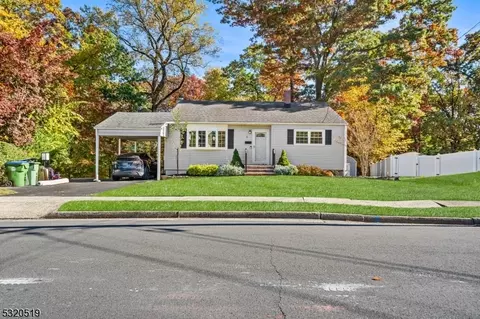 15 Nancy Cir, Edison, NJ 08817