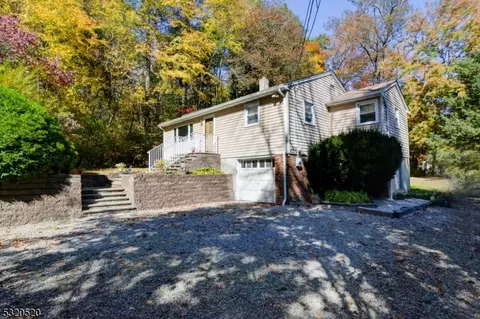 4 Shady Ln, West Milford, NJ 07480