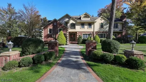 12 Mountainview Dr, Mountainside, NJ 07092