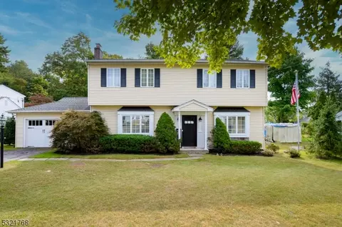 392 Monroe Ave, Wyckoff, NJ 07481