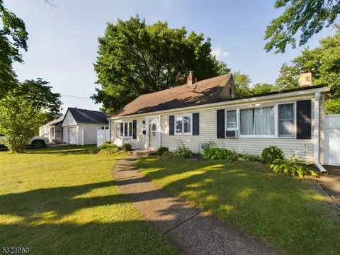 3 Brookside Ave, Pequannock Twp, NJ 07444