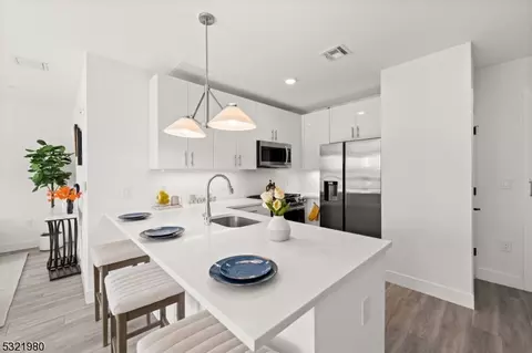 115 W 2nd St, Bayonne, NJ 07002