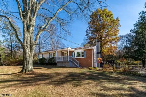 11 Dutchtown Zion Rd, Belle Mead, NJ 08502