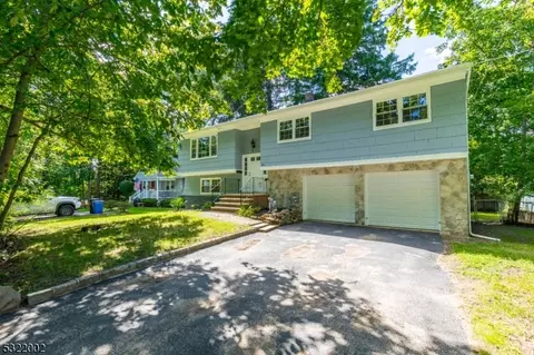 3 Orchard Sq, Caldwell, NJ 07006
